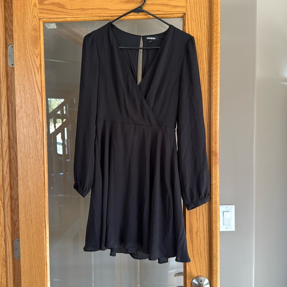 EXPRESS BLACK XS KNEE LENGTH LONG SLEEVE DRESS